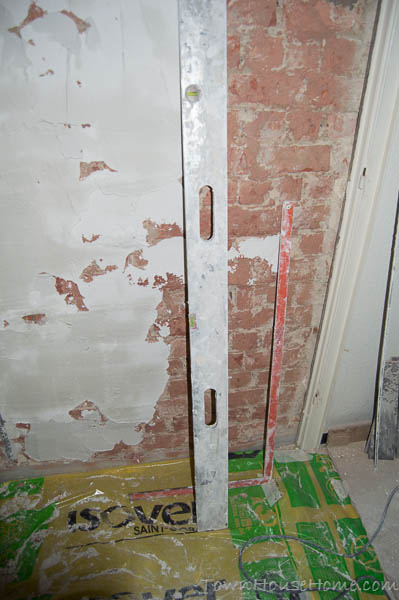Plastered walls level